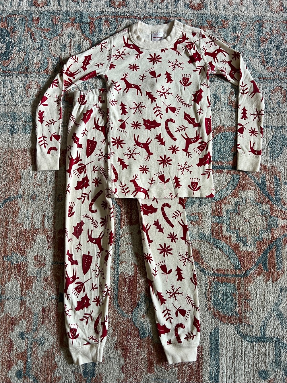 Hanna Andersson Cream and Red Holiday Print Kids Pajama Set Size 5